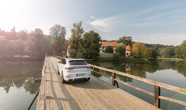 Itt a bizonyíték arra, hogy az emberiség bármire képes - Ez a Porsche leszakítja a fejed!