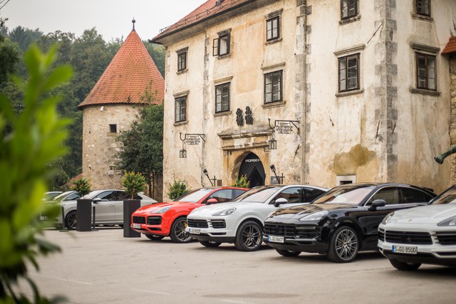 Itt a bizonyíték arra, hogy az emberiség bármire képes - Ez a Porsche leszakítja a fejed!