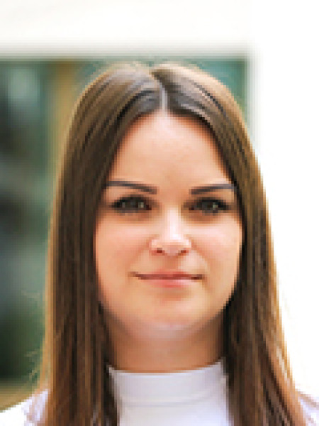 Kürthy Andrea profil